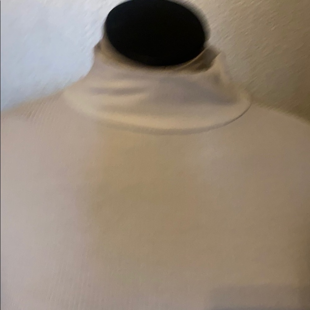 White turtle neck - Picture 2 of 3